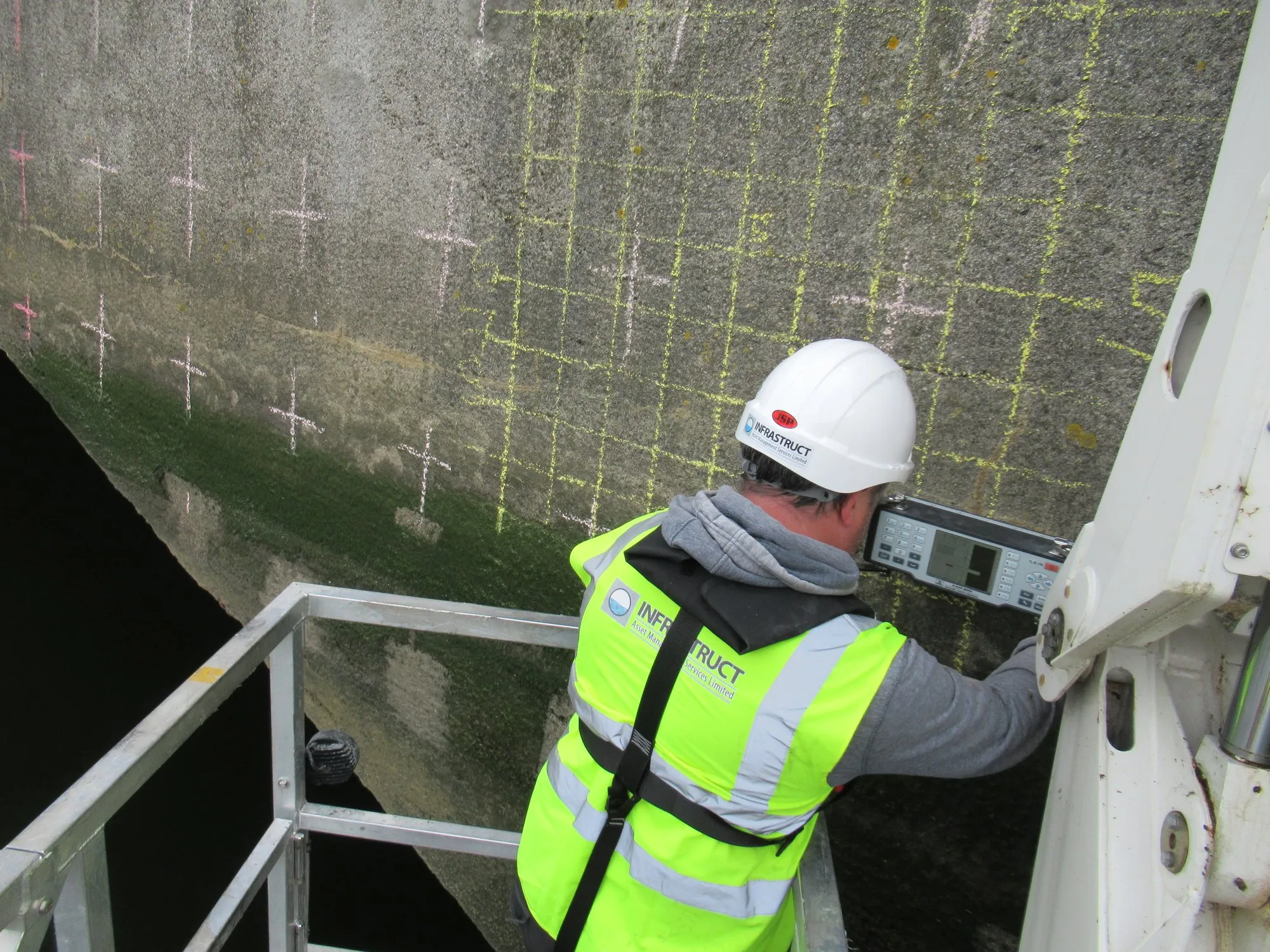 Pulse-echo imaging of the RC spandrel wall for cross-sectional analysis and depth