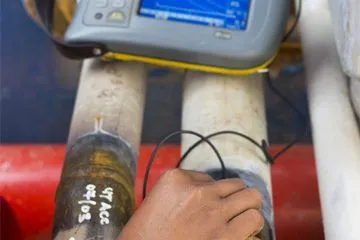 Ultrasonic thickness gauge reading on live pipework